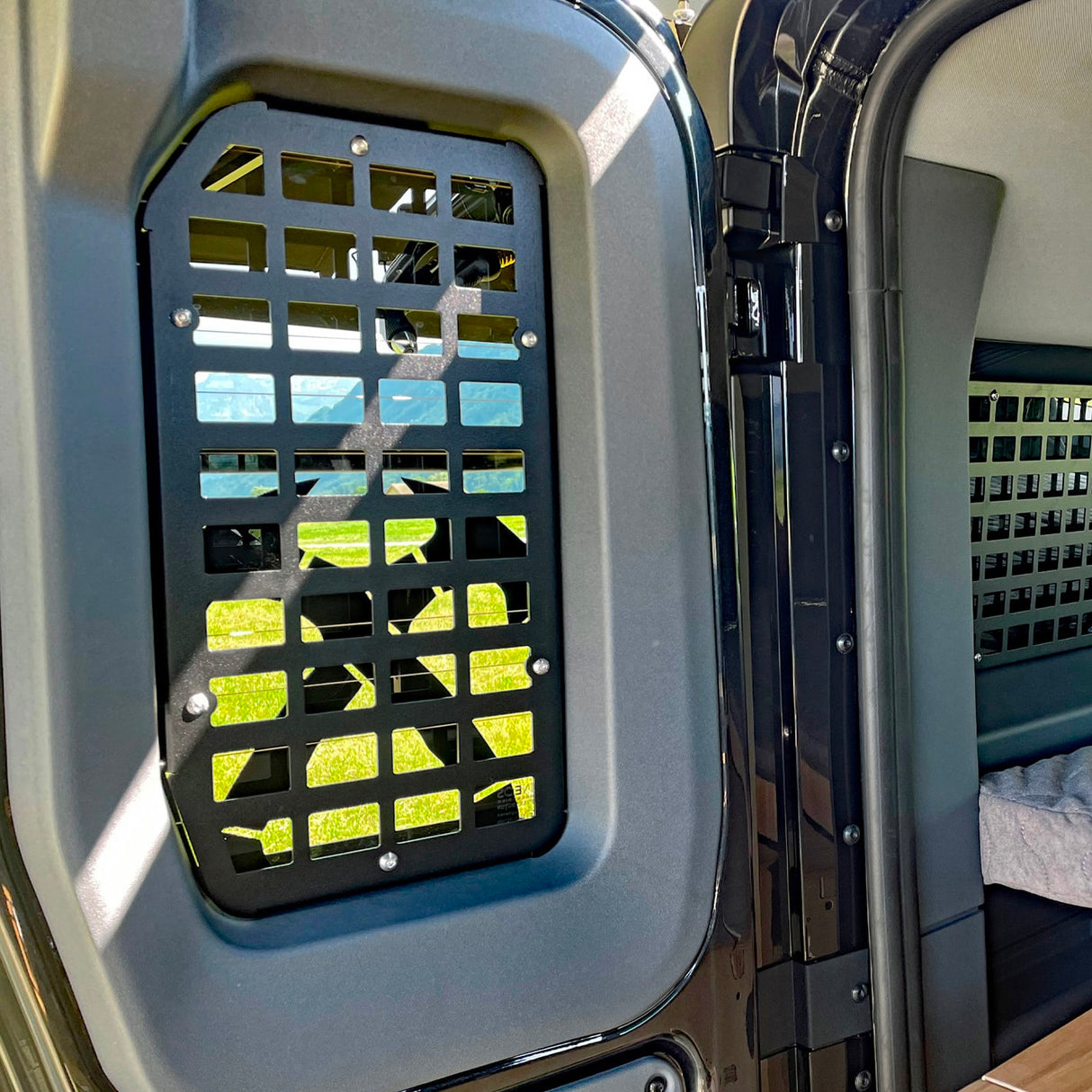 Inside M.O.L.L.E. Hecktürenpanel für INEOS Grenadier (2er Set)